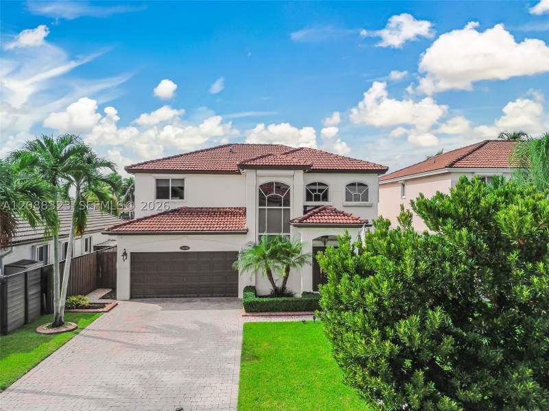 4 bedroom SingleFamilyResidence at 16290 SW 68th Ter, Sunset Lakes Estates 1st, Miami — photo 3