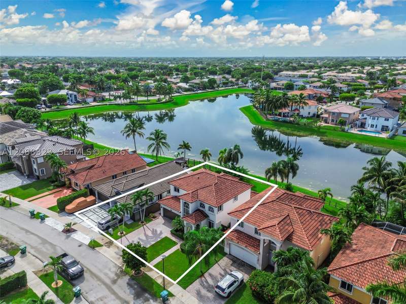 4 bedroom SingleFamilyResidence at 16290 SW 68th Ter, Sunset Lakes Estates 1st, Miami — photo 4