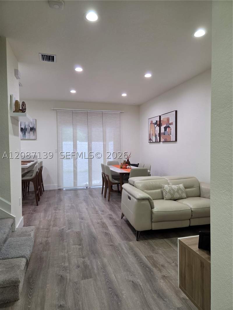 3 bedroom Villa at 11079 W 32nd Ln, Aquabella North Replat, Hialeah — photo 5