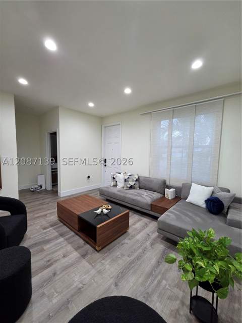 11079 W 32nd Ln, Hialeah FL - photo 9 of 19