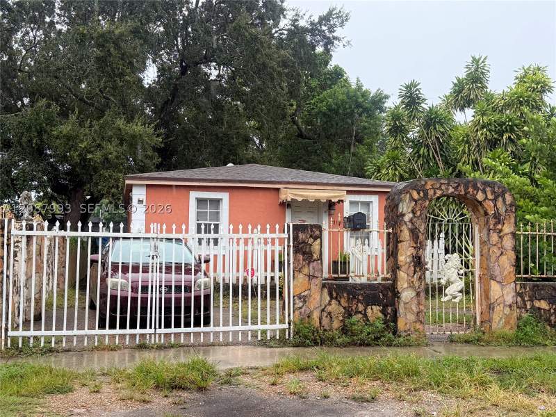 2 bedroom SingleFamilyResidence at 2118 NW 83rd St, West Little River, Miami — photo 2