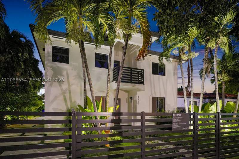 5 bedroom SingleFamilyResidence at 1936 SW 18th St, Porter Manor, Miami — photo 2