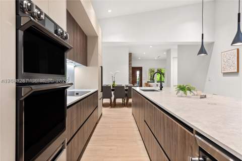 270 SW 29th Rd, Miami FL - photo 13 of 56