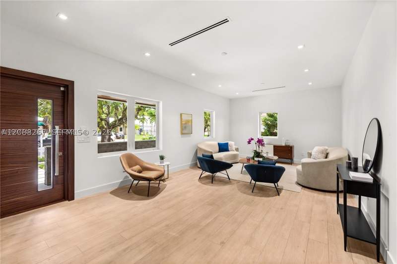 4 bedroom SingleFamilyResidence at 270 SW 29th Rd, Brickell Estates, Miami — photo 3