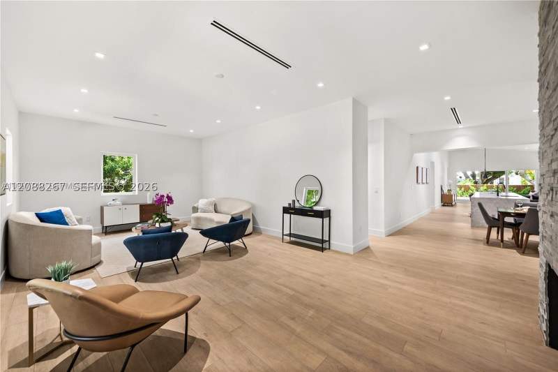 4 bedroom SingleFamilyResidence at 270 SW 29th Rd, Brickell Estates, Miami — photo 4