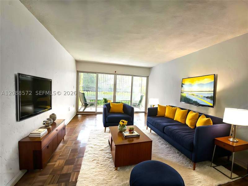 2 bedroom Condominium at 520 NE 38th St 12, Point Bay North Condo, Miami — photo 2