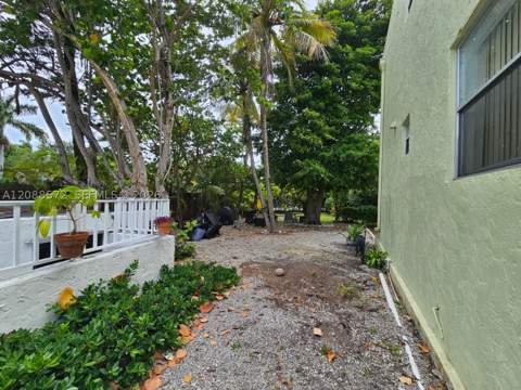 520 NE 38th St 12, Miami FL - photo 9 of 12