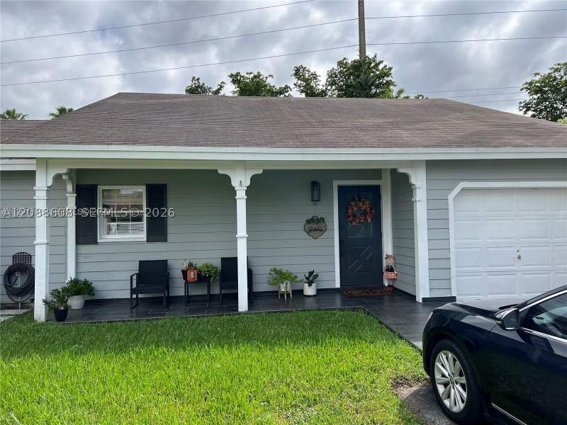 3 bedroom SingleFamilyResidence at 15115 SW 140th Pl, Country Walk Sec 2, Miami — photo 2