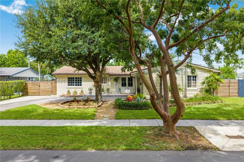 4 bedroom SingleFamilyResidence at 19780 SW 101st Ave, Bel Aire Sec 5, Cutler Bay — photo 2