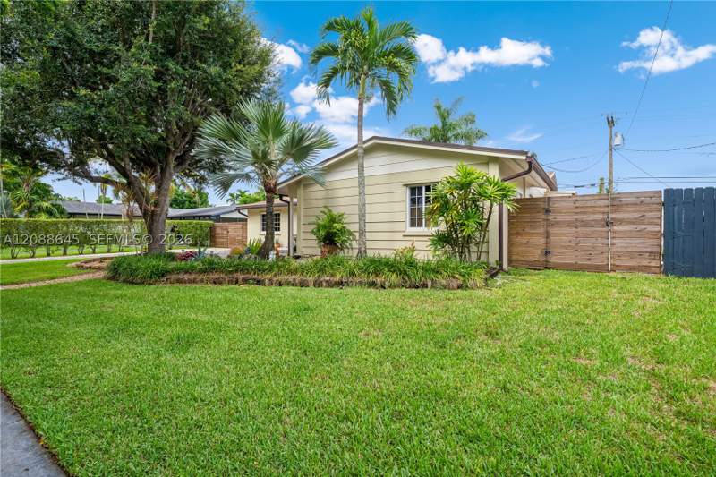 4 bedroom SingleFamilyResidence at 19780 SW 101st Ave, Bel Aire Sec 5, Cutler Bay — photo 5