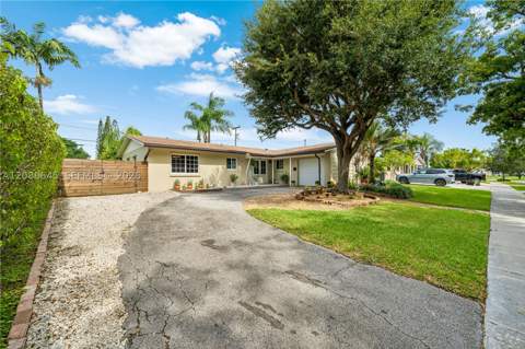 19780 SW 101st Ave, Cutler Bay FL - photo 6 of 38
