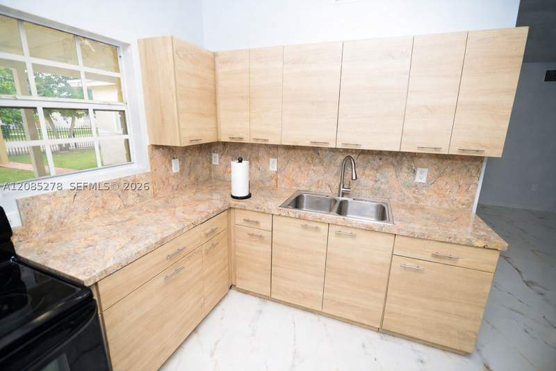 3 bedroom SingleFamilyResidence at 298 NW 104th St, W Miami Shores Sec B, Miami — photo 2