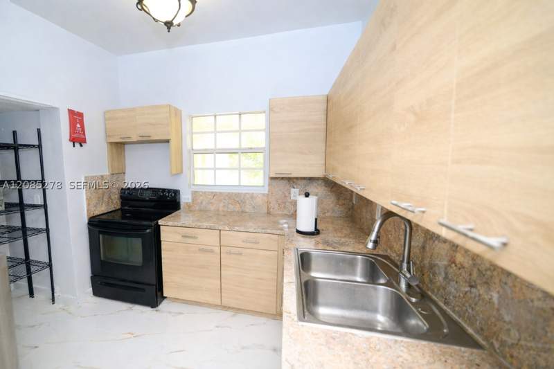 3 bedroom SingleFamilyResidence at 298 NW 104th St, W Miami Shores Sec B, Miami — photo 3