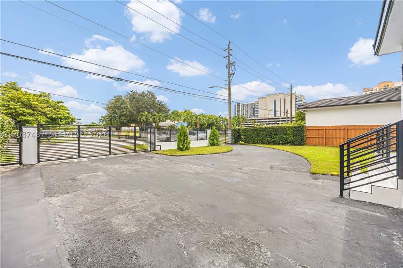 4 bedroom SingleFamilyResidence at 1980 SW 32nd Ave, Coral Gate Sec B, Miami — photo 5