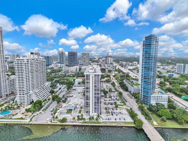 1 bedroom Condominium at 600 NE 36th St 508, Charter Club Condo, Miami — photo 4
