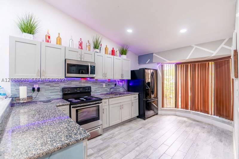 3 bedroom Townhouse at 1111 San Remo Cir, San Remo, Homestead — photo 5