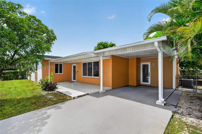 4 bedroom SingleFamilyResidence at 19920 SW 118th Pl, South Miami Heights Addn, Miami — photo 4