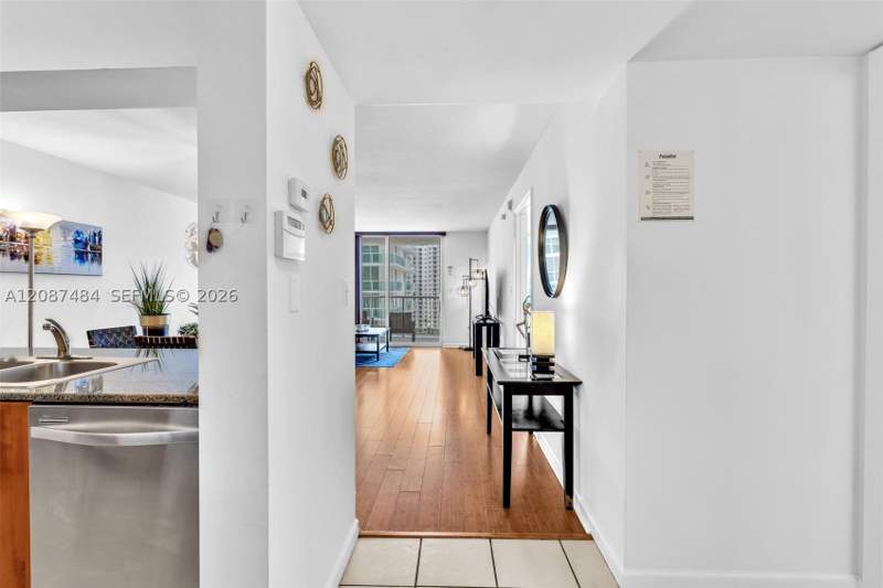1 bedroom Condominium at 1200 Brickell Bay Dr 2119, The Club At Brickell Bay, Miami — photo 4