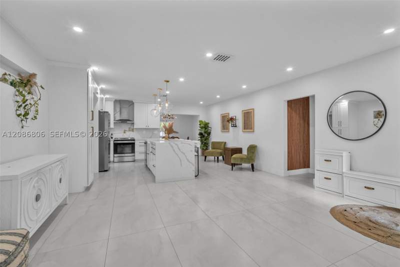 4 bedroom SingleFamilyResidence at 2395 NE 184th Ter, Riverdale, North Miami Beach — photo 5