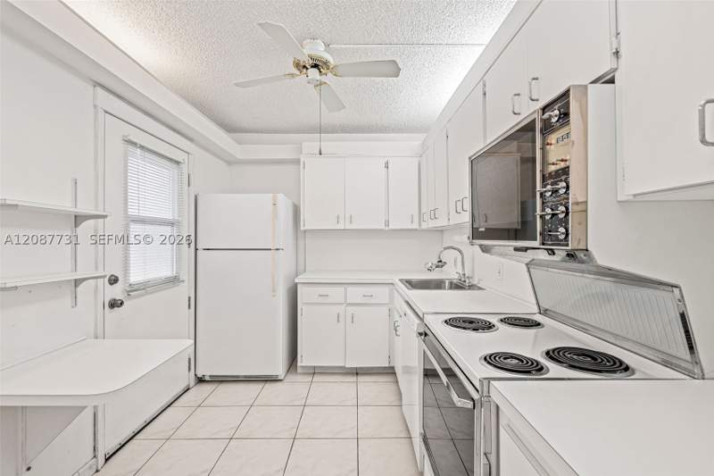 2 bedroom Condominium at 3301 N Country Club Dr 208, Bravura I Condo, Aventura — photo 4