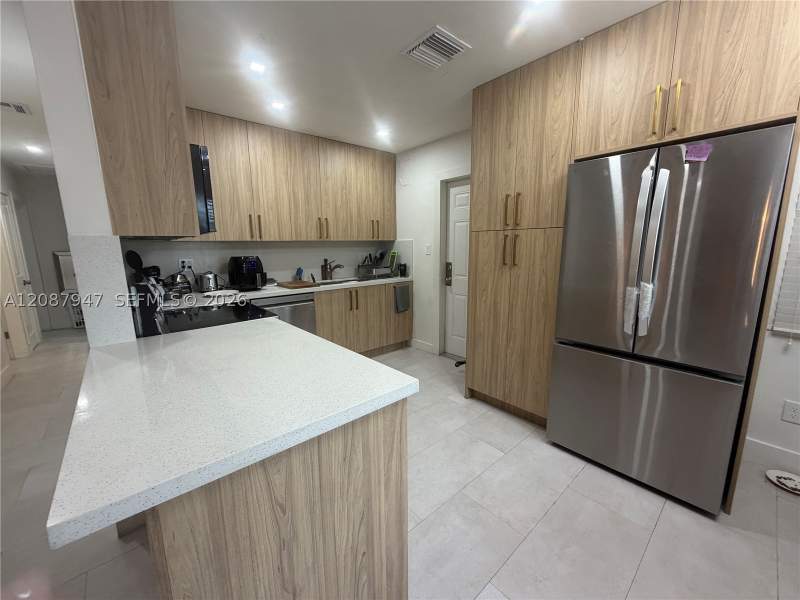 4 bedroom SingleFamilyResidence at 3495 W 13th Ave, Castle Estates, Hialeah — photo 4