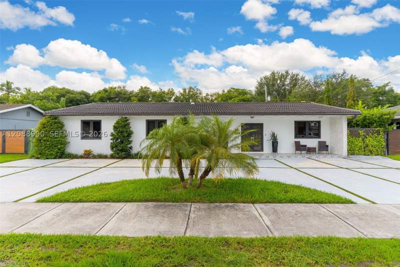 4 bedroom SingleFamilyResidence at 10010 SW 85th Ter, Heftler Homes Sunset Park, Miami — photo 4