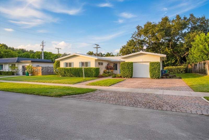 4 bedroom SingleFamilyResidence at 9125 SW 65th St, Catalina Heights, Miami — photo 2