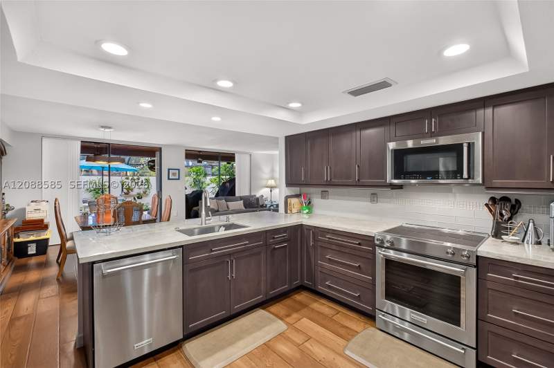 3 bedroom Townhouse at 10656 SW 76th Ter, Sunset Kendall Villas, Miami — photo 3