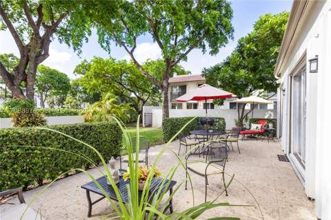 4501 NW 102nd Ct, Doral FL - photo 9 of 32