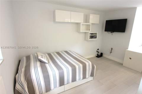 427 Santander Ave 202, Coral Gables FL - photo 6 of 17
