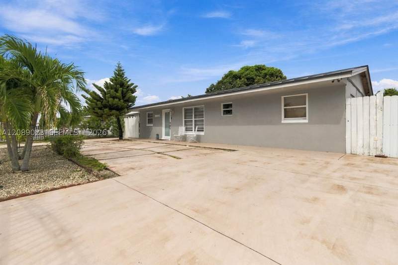 3 bedroom SingleFamilyResidence at 20505 NW 45th Ave, Carol City Gardens 2nd Ad, Miami Gardens — photo 2