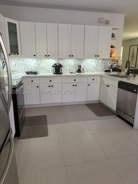 7414 NW 107th Ct, Doral FL - photo 8 of 33