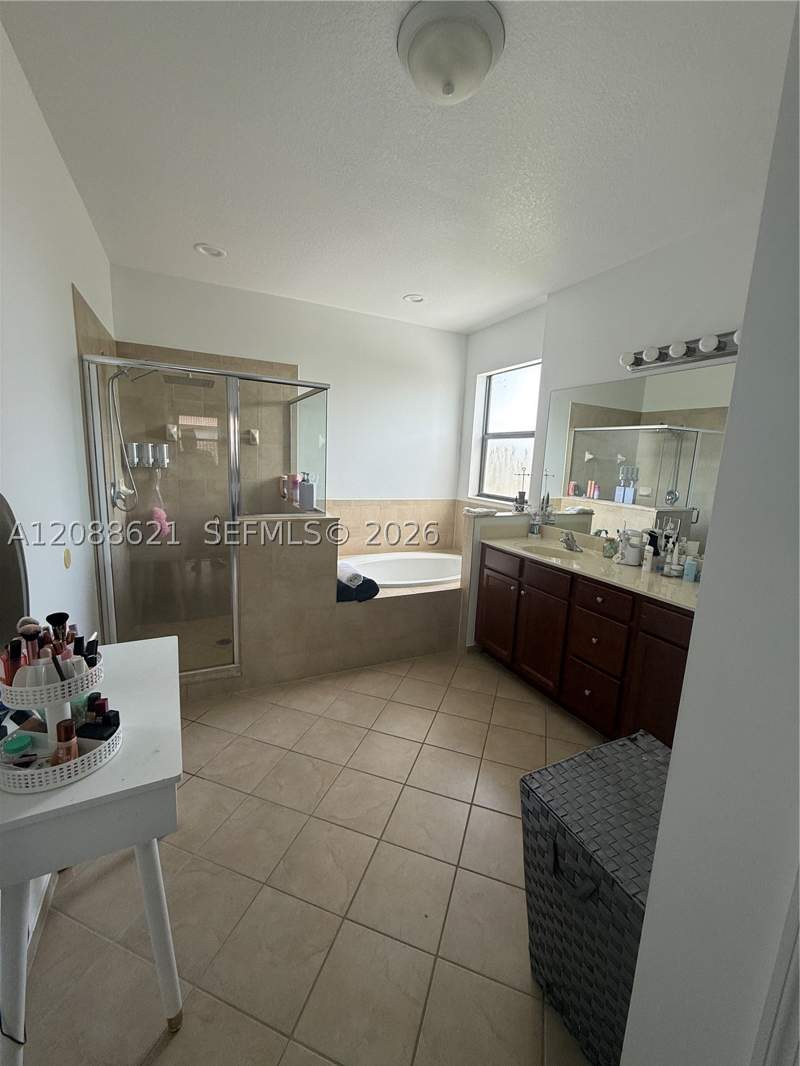 4 bedroom SingleFamilyResidence at 11712 SW 234th St, Silver Palm West, Homestead — photo 5