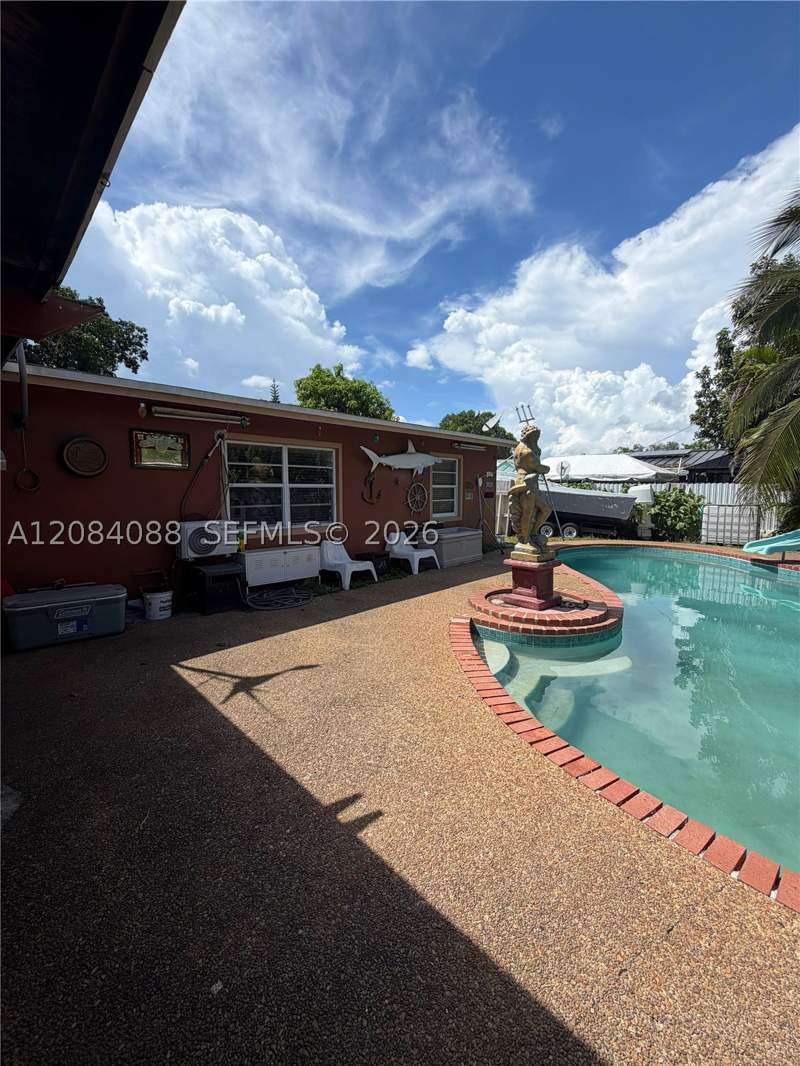 4 bedroom SingleFamilyResidence at 16111 SW 98th Ave, Palmetto Country Club Est, Miami — photo 3