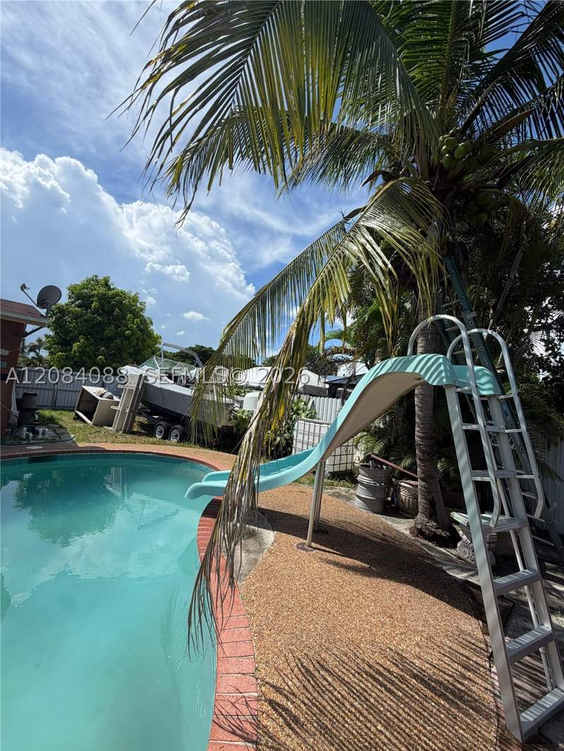 4 bedroom SingleFamilyResidence at 16111 SW 98th Ave, Palmetto Country Club Est, Miami — photo 4