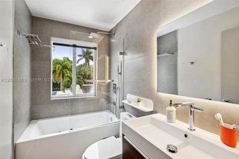 2615 NE 213th St, Miami FL - photo 15 of 29