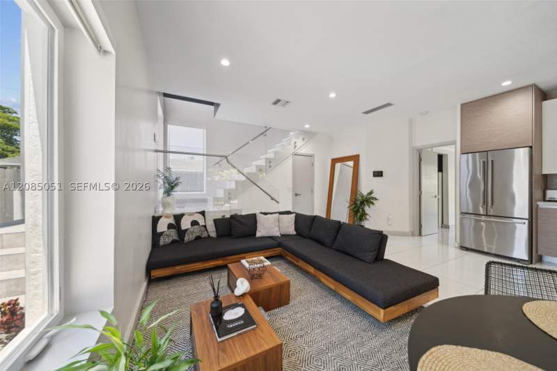 4 bedroom SingleFamilyResidence at 2615 NE 213th St, Biltmore Pk, Miami — photo 4