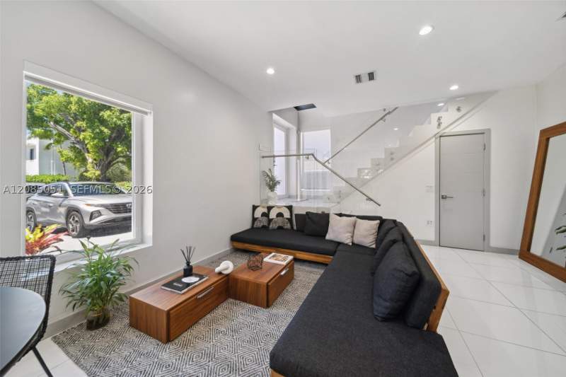 4 bedroom SingleFamilyResidence at 2615 NE 213th St, Biltmore Pk, Miami — photo 5