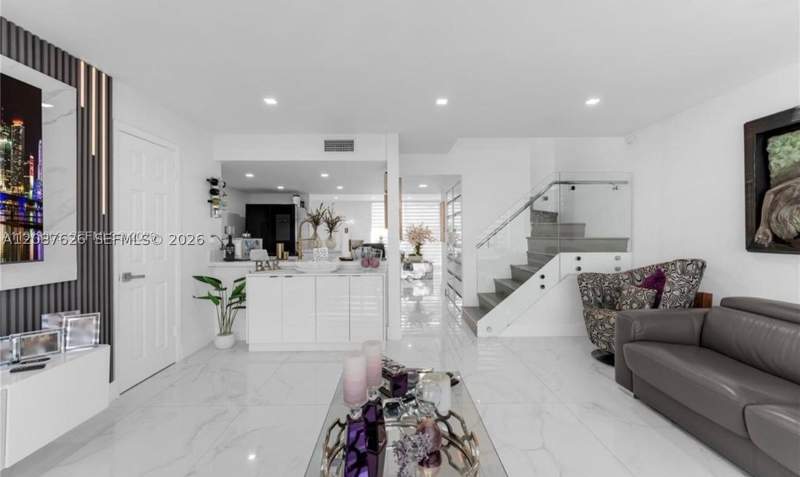 3 bedroom Condominium at 13835 SW 84th St 503, Lake Laura Condo No 2, Miami — photo 4