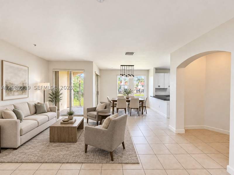3 bedroom Condominium at 10242 NW 7th St 203, Fontainbleau Lakes Courty, Miami — photo 2
