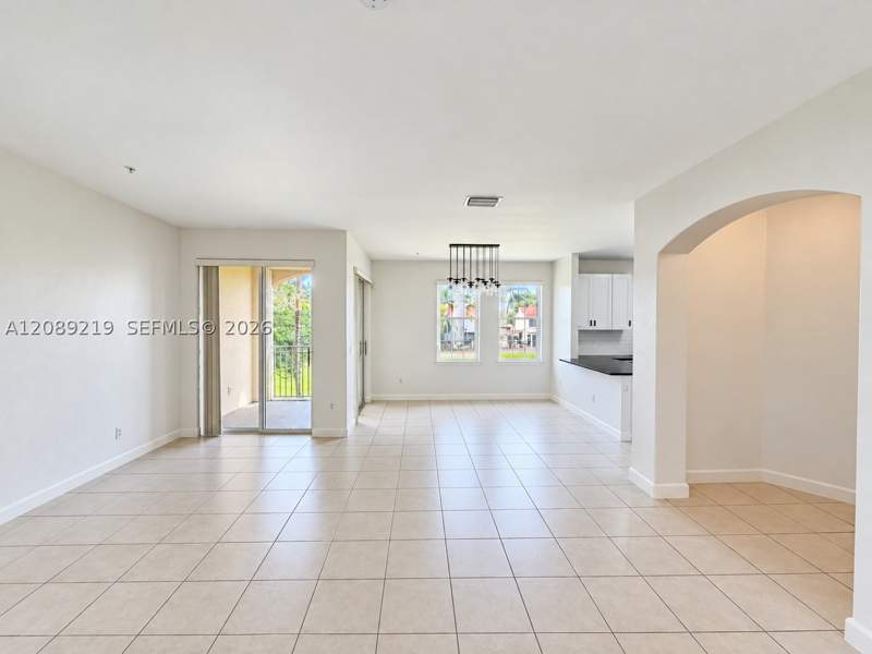 3 bedroom Condominium at 10242 NW 7th St 203, Fontainbleau Lakes Courty, Miami — photo 3