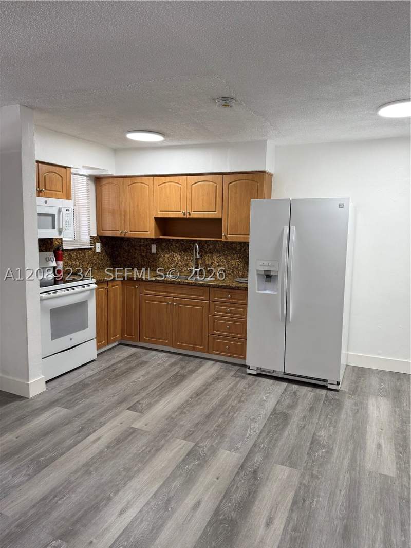 1 bedroom Condominium at 2385 NW 11th St C31, Sanderling Apts Condo, Miami — photo 2