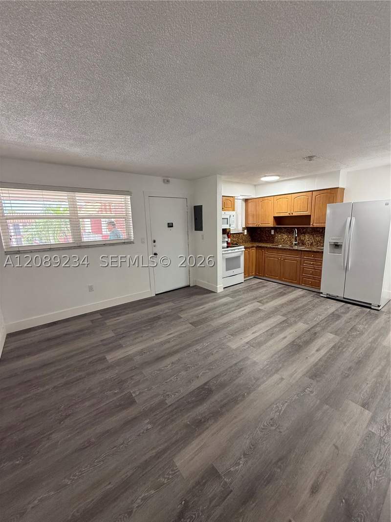 1 bedroom Condominium at 2385 NW 11th St C31, Sanderling Apts Condo, Miami — photo 3