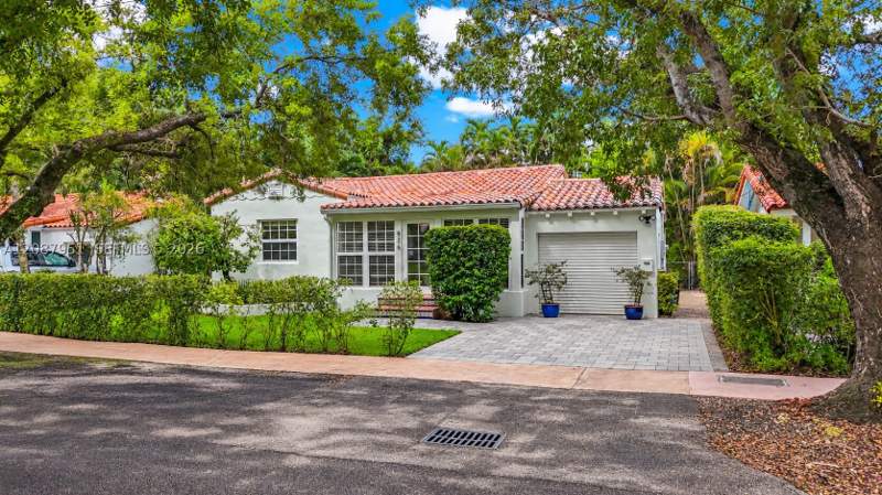 3 bedroom SingleFamilyResidence at 836 Alberca St, 1st Addn Granada Place, Coral Gables — photo 2