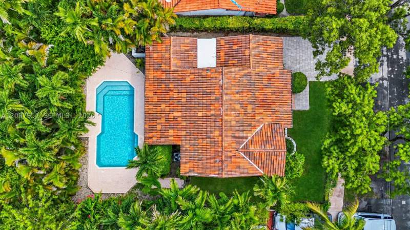 3 bedroom SingleFamilyResidence at 836 Alberca St, 1st Addn Granada Place, Coral Gables — photo 4