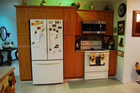 10815 SW 165th Ter, Miami FL - photo 10 of 37