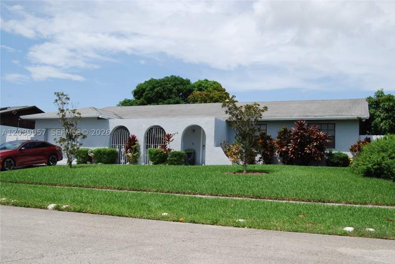 4 bedroom SingleFamilyResidence at 10815 SW 165th Ter, El Alamo Sub, Miami — photo 4