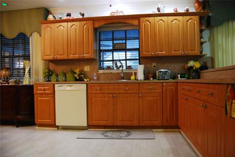 10815 SW 165th Ter, Miami FL - photo 9 of 37