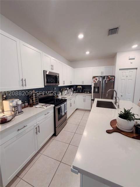 11014 W 35th Ln, Hialeah FL - photo 24 of 67