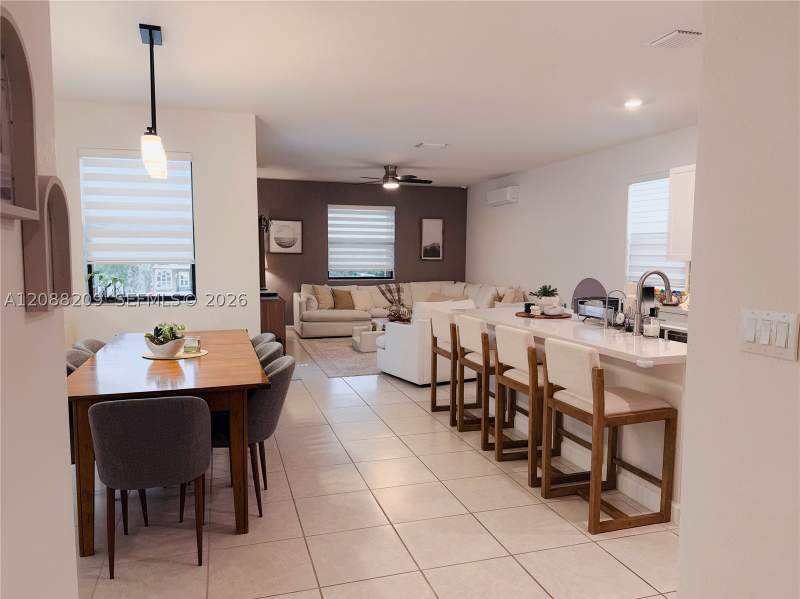 3 bedroom SingleFamilyResidence at 11014 W 35th Ln, Aquabella North, Hialeah — photo 4